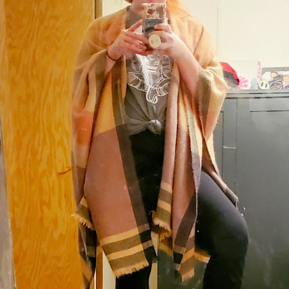 Apt 9 Poncho